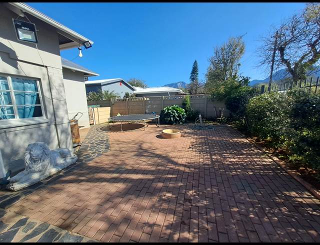 3 bed property to rent in ROUX PARK