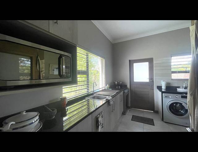 2 BEDROOM HOUSE TO LET IN BATELEUR ESTATE