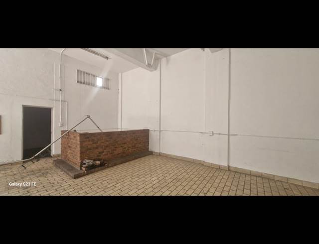 100M² WAREHOUSE TO LET IN DOORNFONTEIN