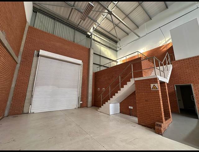 290M² WAREHOUSE TO LET IN LONGLAKE