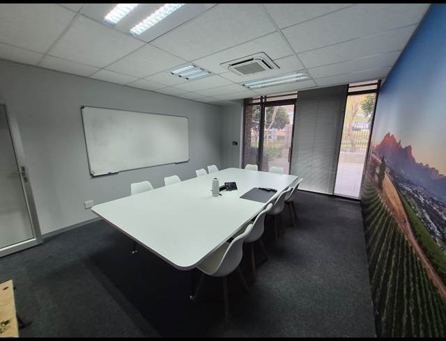 412M² OFFICE TO LET IN GREENSTONE HILL