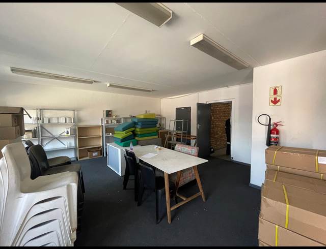 668M² WAREHOUSE TO LET IN HALFWAY HOUSE