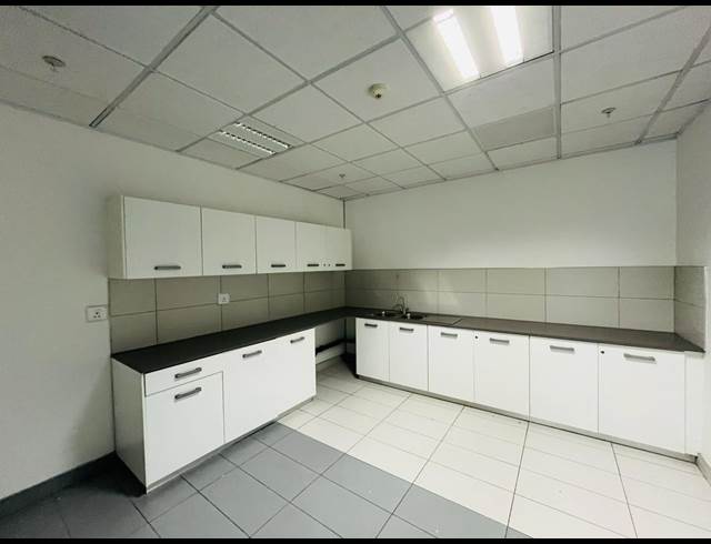 2,000M² OFFICE TO LET IN WATERFALL