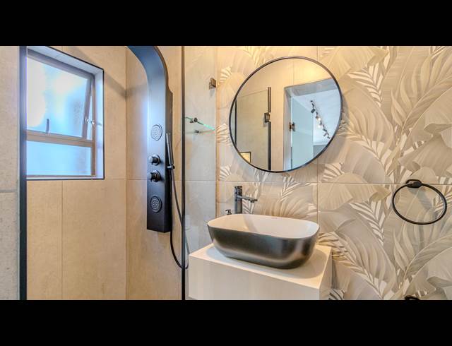 6 BEDROOM HOUSE TO LET IN BIG BAY