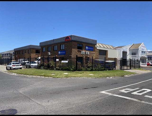 385M² WAREHOUSE RENTED IN EPPING INDUSTRIAL