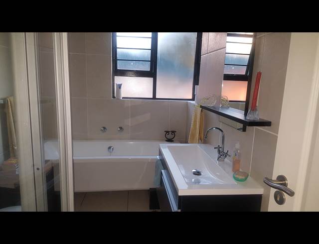 2 bed property to rent in DOUGLASDALE