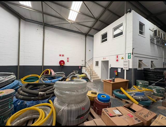 236M² WAREHOUSE TO LET IN STRAND CENTRAL