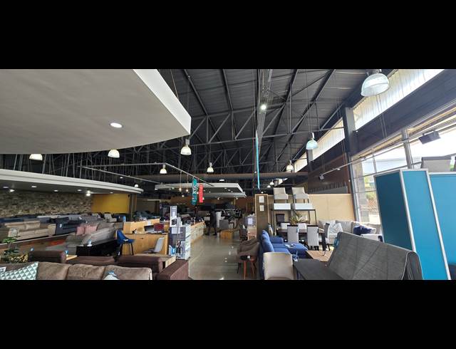 1,200M² SHOWROOM TO LET IN STRUBENSVALLEI