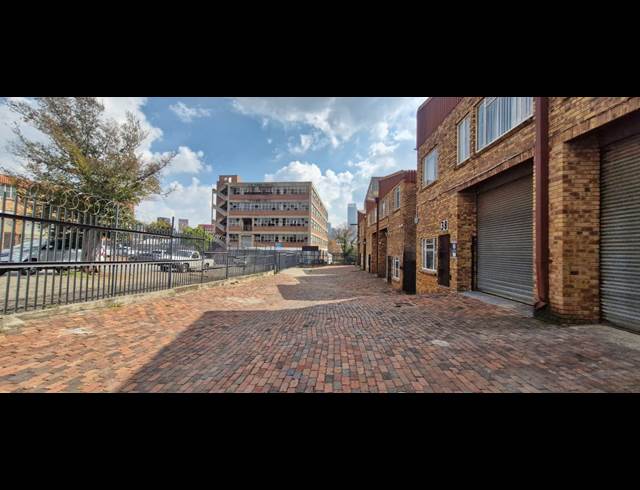 227M² WAREHOUSE TO LET IN TROYEVILLE