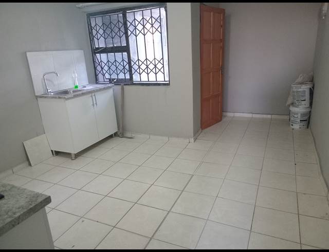 1 BEDROOM FREEHOLD TO LET IN COSMO CITY