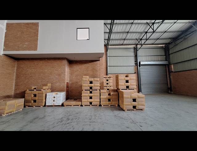 1,378M² FACTORY TO LET IN COSMO BUSINESS PARK