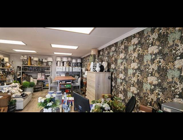 BUSINESS PROPERTY TO RENT IN LYNNWOOD