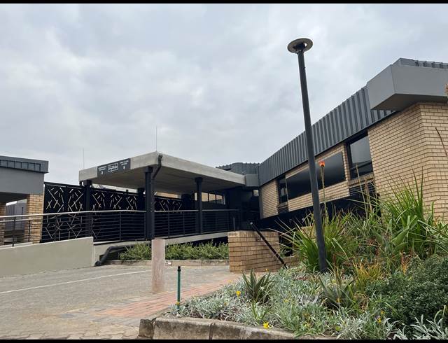 267M² OFFICE TO LET IN MEADOWDALE