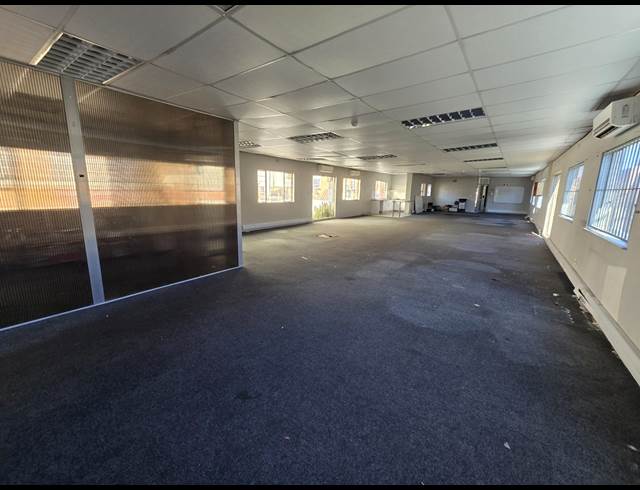 9,057M² FACTORY TO LET IN TUNNEY