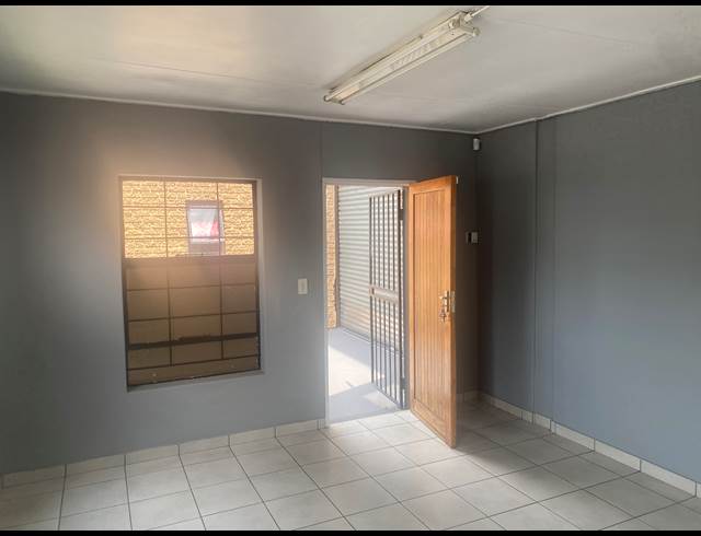 362M² MINI FACTORY TO LET IN HALFWAY HOUSE