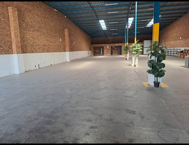 600M² WAREHOUSE TO LET IN POMONA
