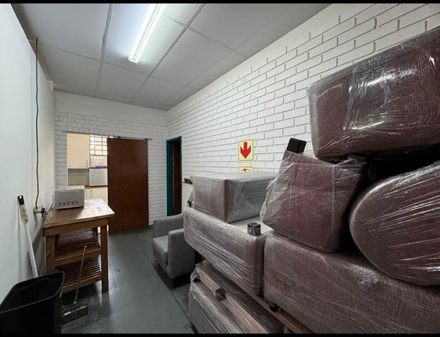 500M² WAREHOUSE TO LET IN STORMILL