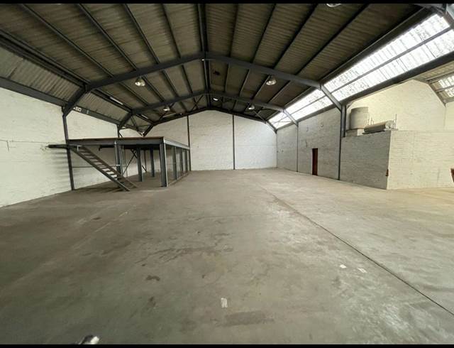 1,000M² WAREHOUSE TO LET IN PAARDEN EILAND
