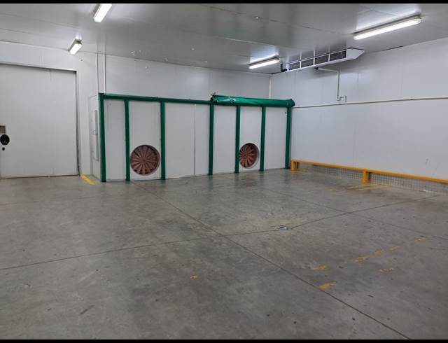 1,040M² FACTORY TO LET IN POMONA