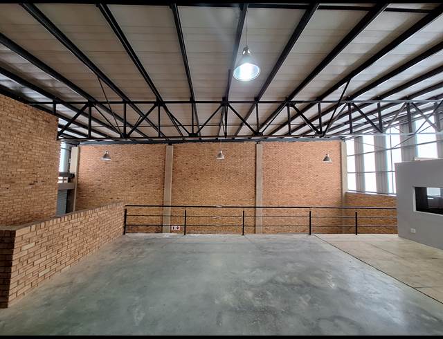 404M² WAREHOUSE TO LET IN LANSERIA
