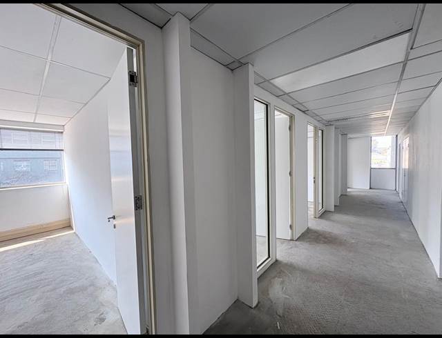 5,600M² OFFICE TO LET IN VORNA VALLEY