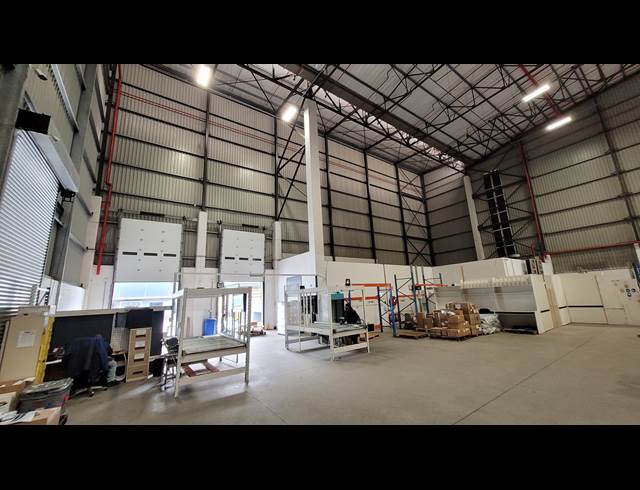 1,697M² WAREHOUSE TO LET IN AIRPORT INDUSTRIA