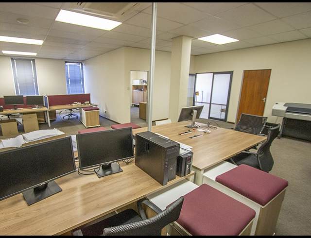 1,569M² OFFICE TO LET IN RANDJESPARK