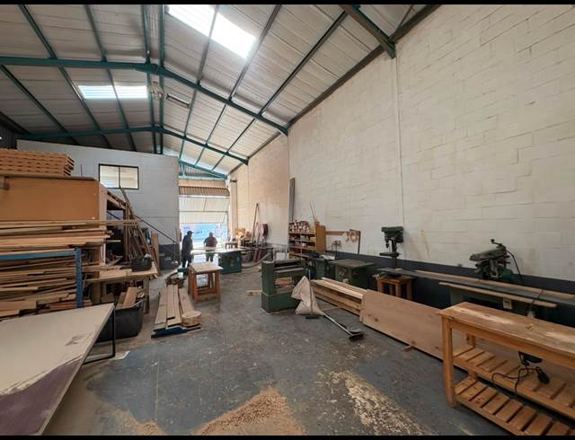 217M² WAREHOUSE TO LET IN GANTS PLAZA