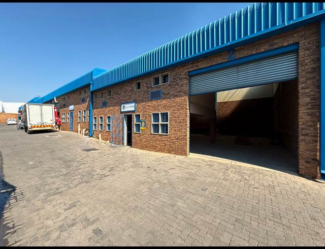 250M² WAREHOUSE TO LET IN LASER PARK