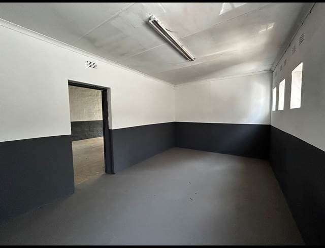 150M² WAREHOUSE TO LET IN WYNBERG