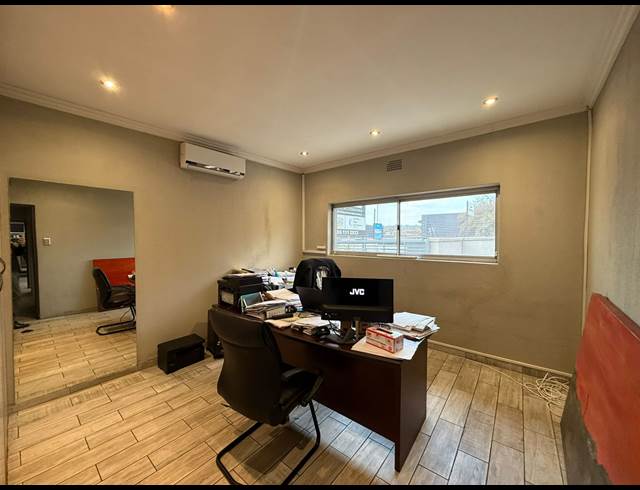 560M² BUILDING TO LET IN FONTAINEBLEAU