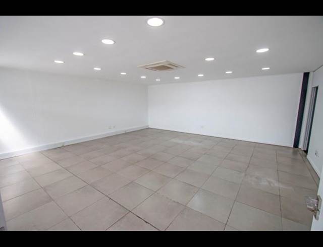 356M² SHOWROOM TO LET IN OLIVEDALE