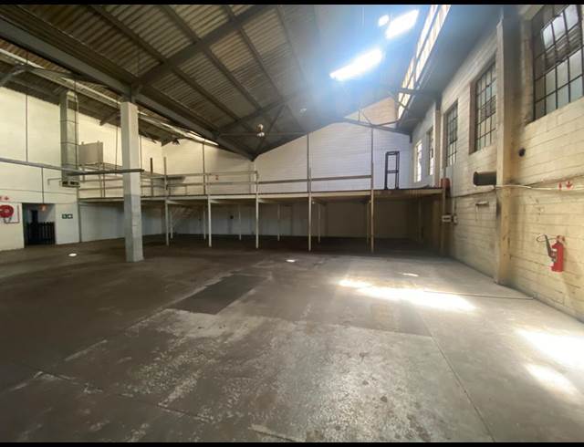 1,880M² WAREHOUSE TO LET IN MAITLAND
