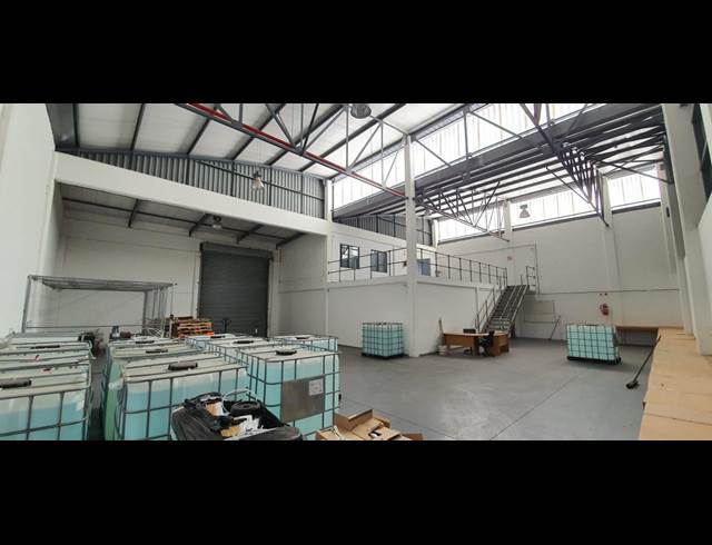 425M² WAREHOUSE TO LET IN AIRPORT INDUSTRIA
