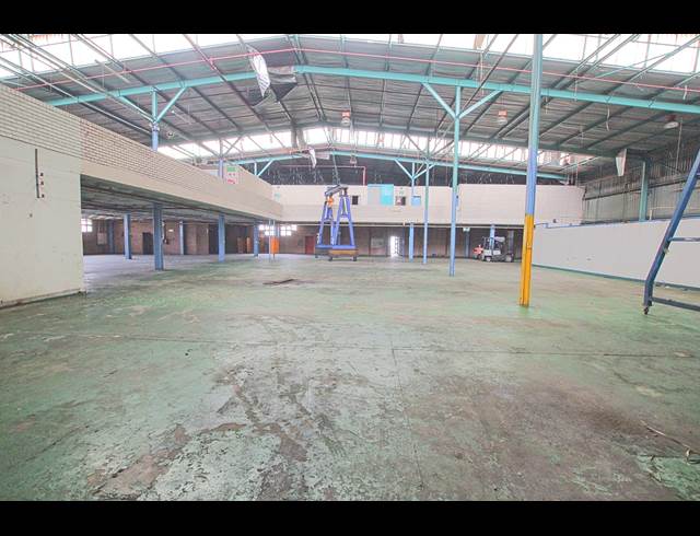 3,562M² WAREHOUSE TO LET IN INDUSTRIA