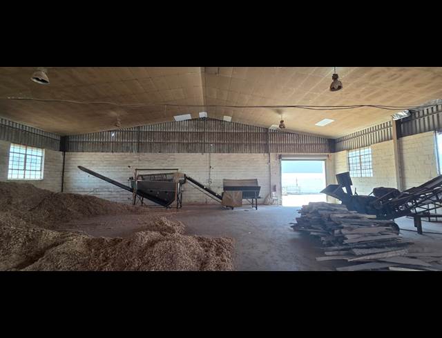 4,800M² WAREHOUSE TO LET IN CHARLESTON HILL