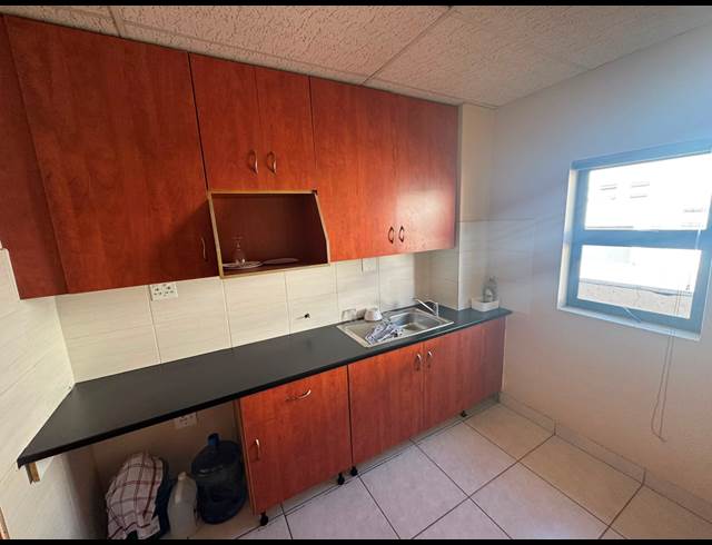 80M² OFFICE TO LET IN ORMONDE
