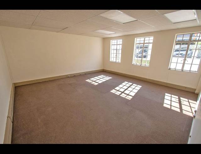 1,051M² OFFICE TO LET IN HALFWAY HOUSE