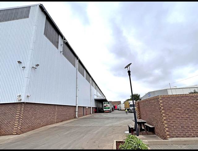 6,100M² WAREHOUSE TO LET IN JET PARK