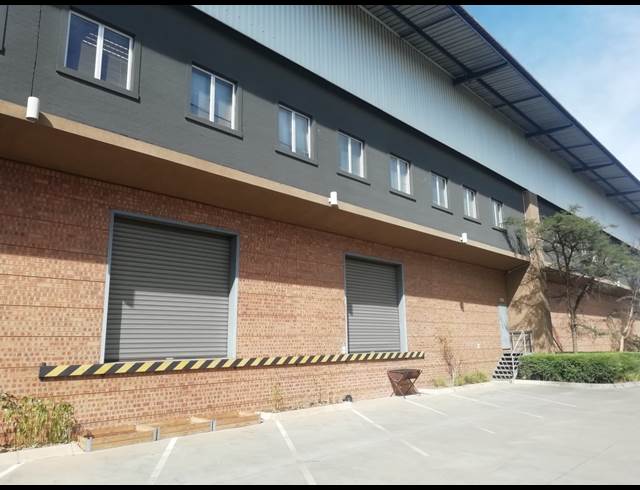 3,700M² WAREHOUSE TO LET IN POMONA