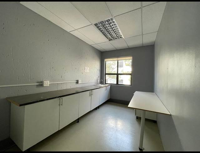 1,428M² OFFICE TO LET IN BRYANSTON