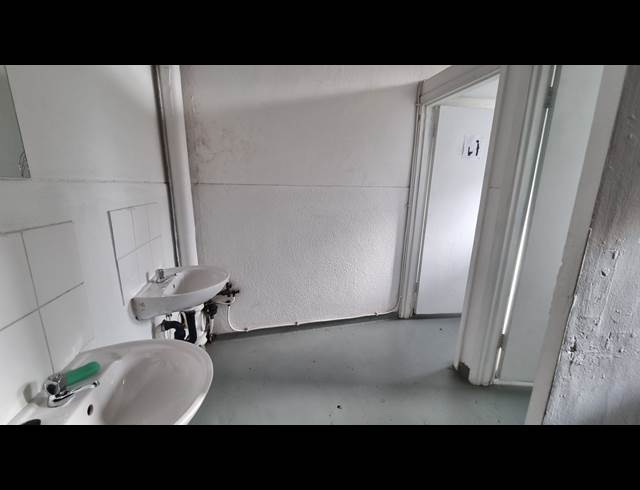 250M² BUSINESS TO LET IN WOODSTOCK