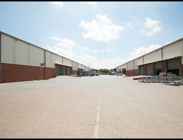 4,892M² WAREHOUSE TO LET IN POMONA