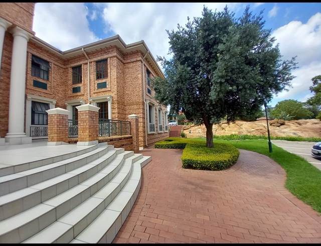 282M² OFFICE TO LET IN BRYANSTON