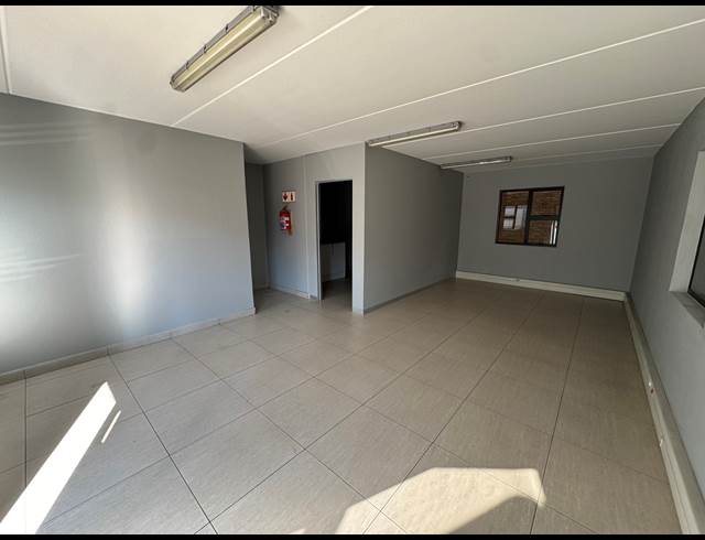 256M² WAREHOUSE TO LET IN PRINCESS AH