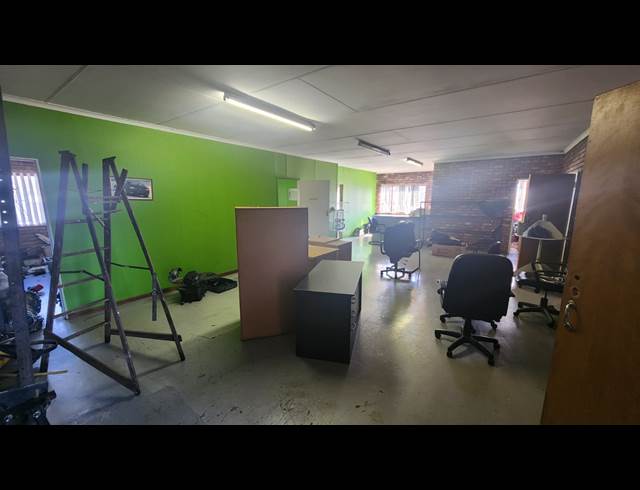 620M² WAREHOUSE TO LET IN CAPITAL PARK