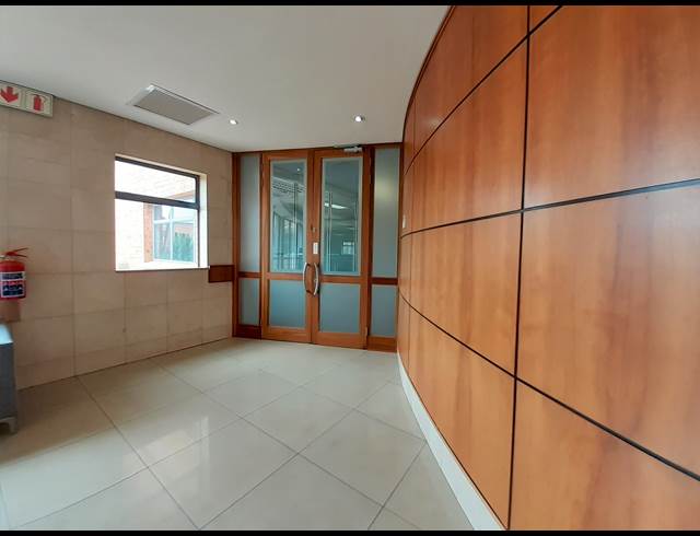 690M² OFFICE TO LET IN DIE HOEWES