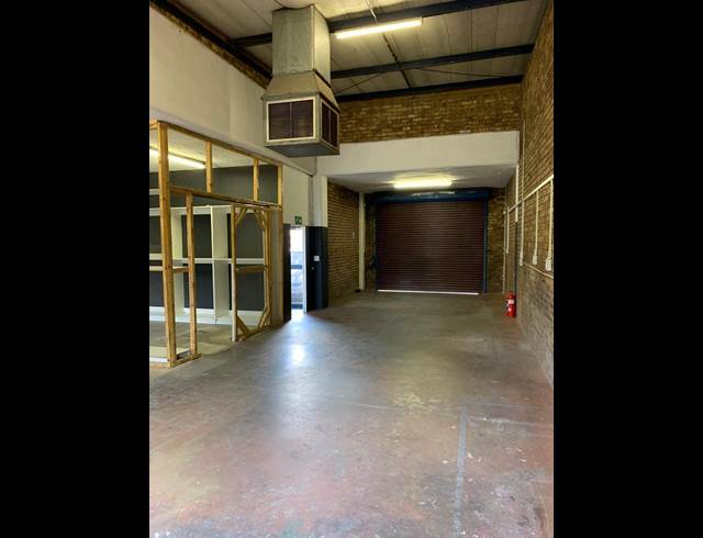 235M² WAREHOUSE TO LET IN STRIJDOMPARK
