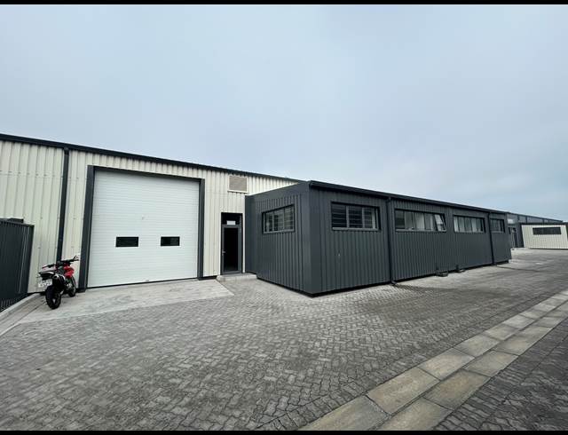 444M² WAREHOUSE TO LET IN RETREAT