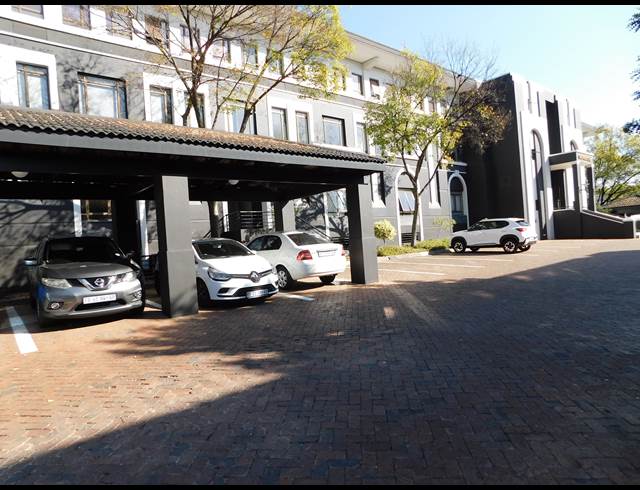 182M² OFFICE TO LET IN HYDE PARK